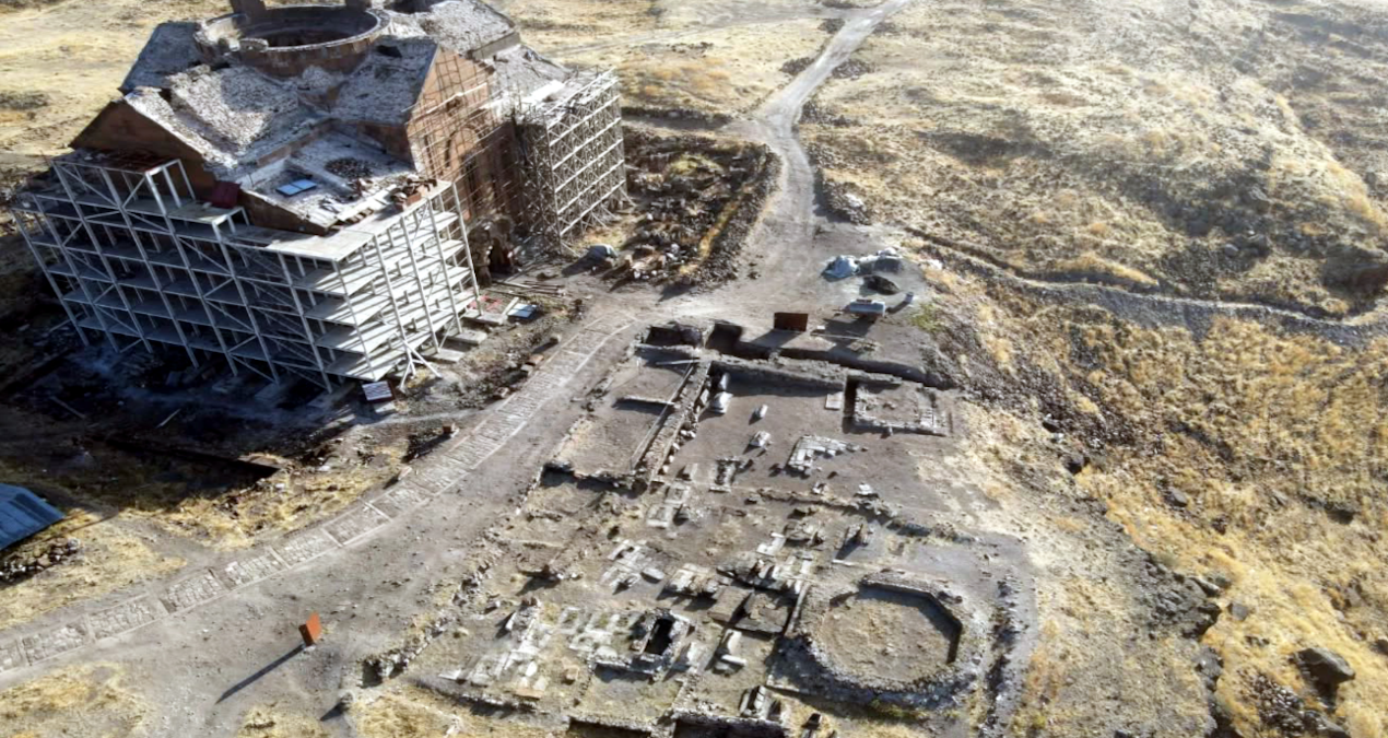 bakan ersoy duyurdu ani kazilarinda selcuklu kumbeti bulundu EUSwVeAv