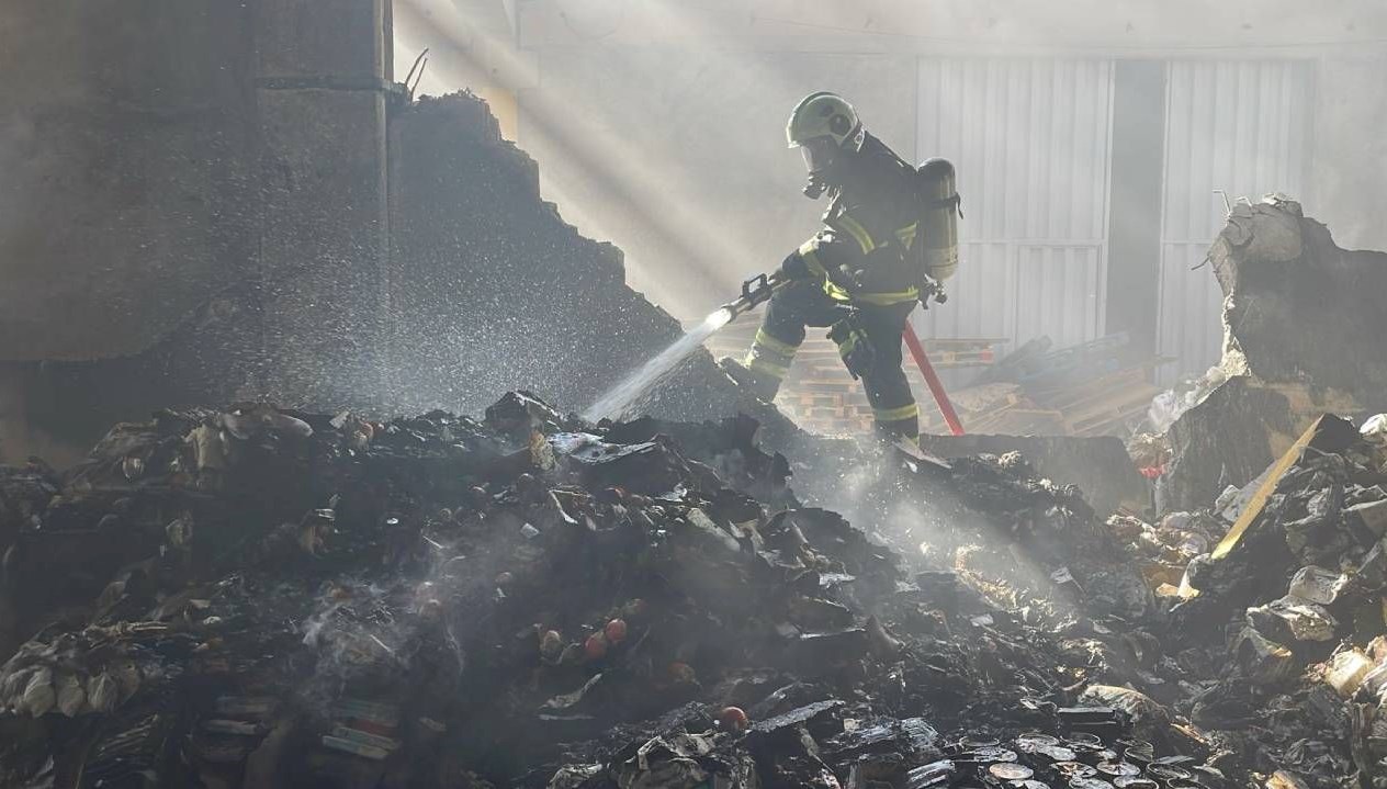 temizlik malzemesi olan depoda yangin hmCJyg4N