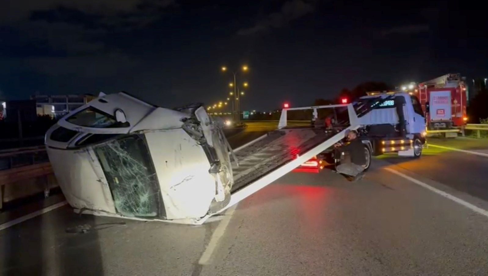 arkadan carptigi otomobile takla attirdi dort kisi yaralandi FC6XlwKL.jpg