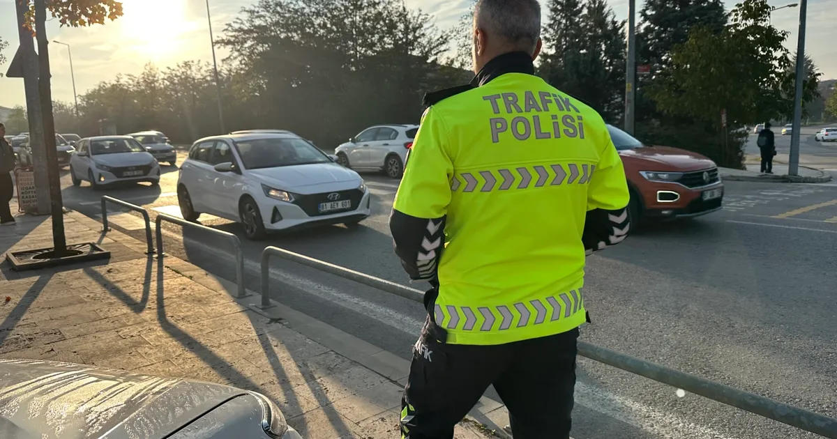 duzcede okul bolgelerinde yaya gecidi uygulamasi V9WGx7NE.webp