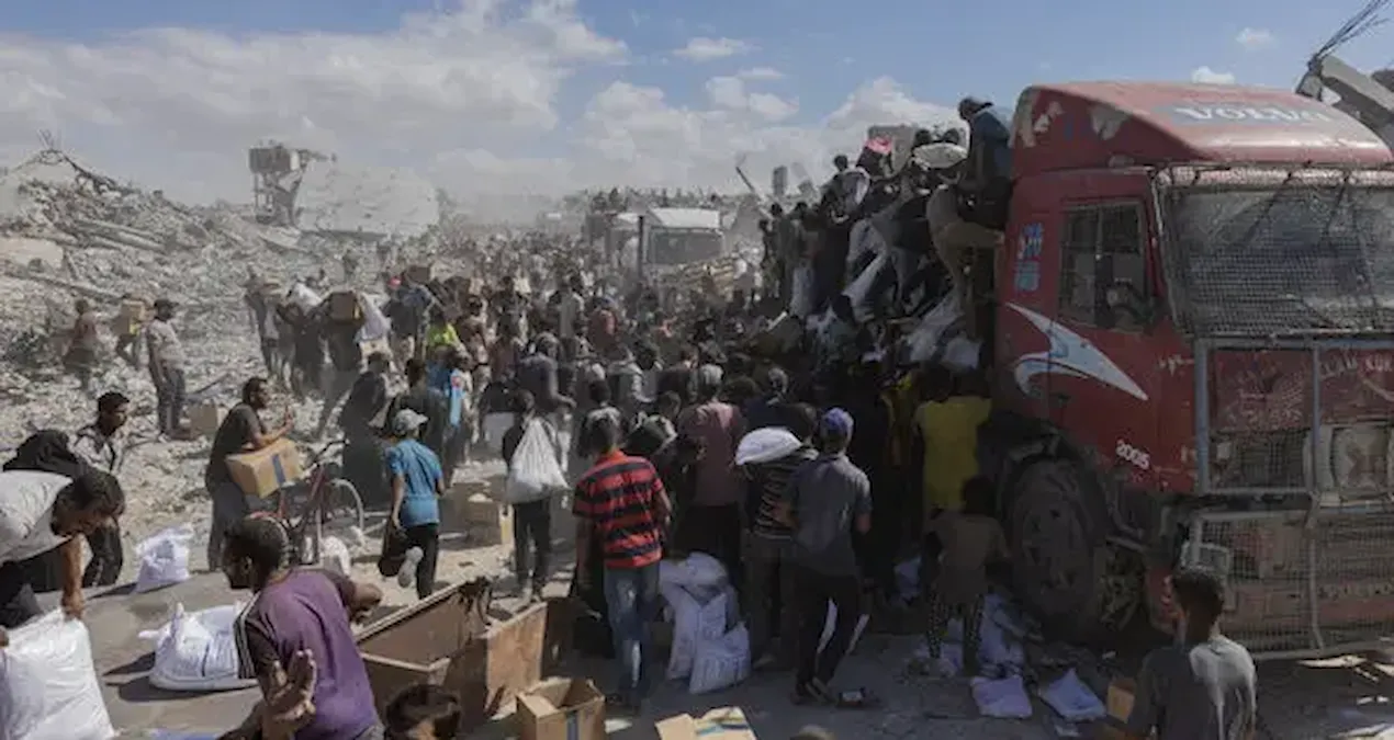 israilin kapattigi refah sinir kapisindan yardimlar yeniden akiyor hamas sorunun asil sebebini acikladi OR9GNsUR.jpg