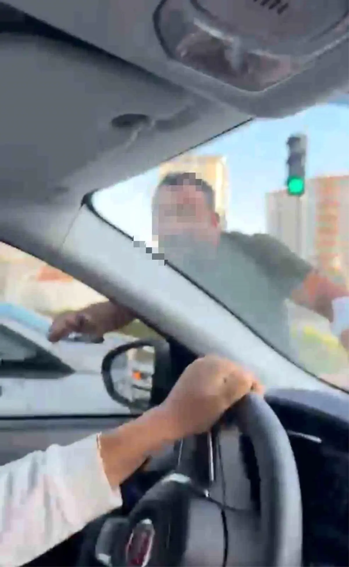 kayseride trafikte kadinlara saldiri 2MgAcK6W