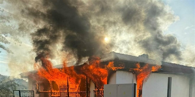 evi atese verip 2 jandarmayi bicakla yaralayan supheli vuruldu OEASIj72.jpg