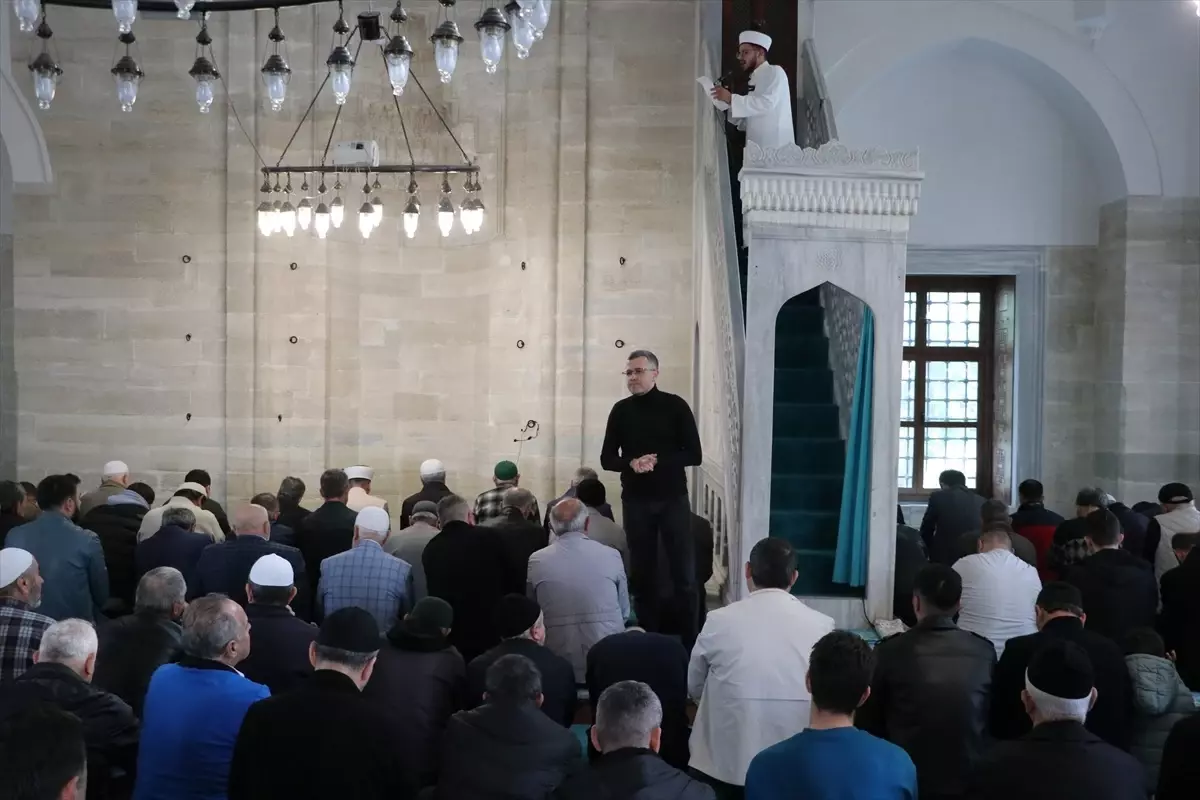 tekirdagda isitme engelliler icin isaret dili uygulamasi Sk1tINOE.jpg