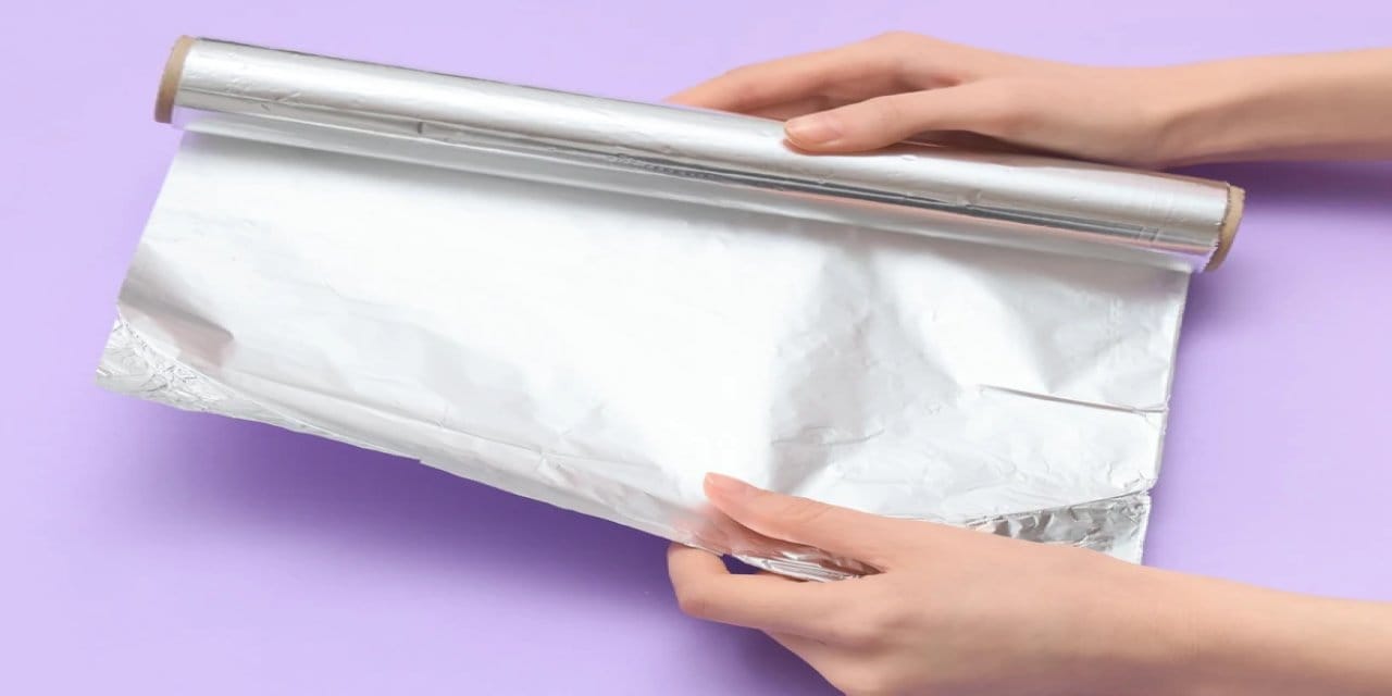 Alüminyum Folyo ve Sirke ile Mutfaktaki Yanıkları Kolayca Temizleyin