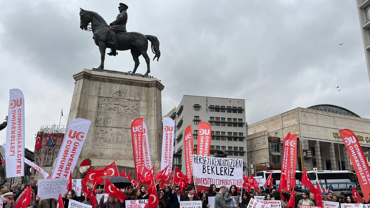 Üniversiteli Cumhuriyetçiler’den “Egemenlik Bizimdir” Temalı Yürüyüş
